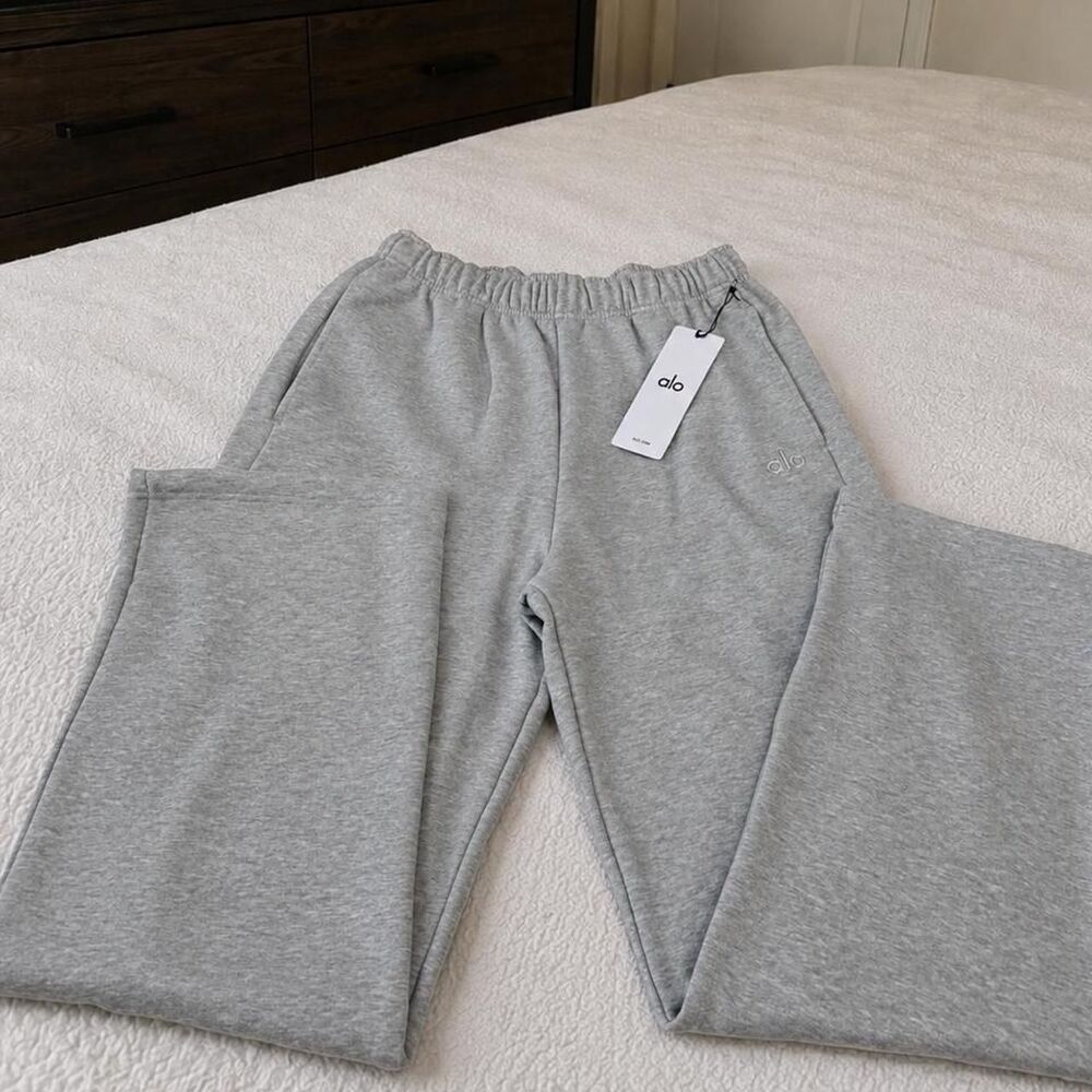 Alo Accolade Straight Leg Sweatpants – Grey